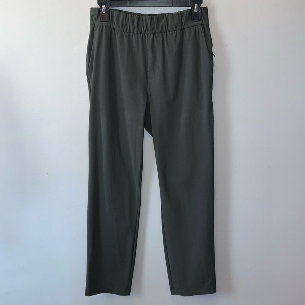 VUORI Miles Ankle Pant /Women's Performance Pants - Size Medium "ASH"
